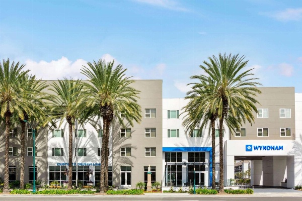Wyndham Anaheim image 1