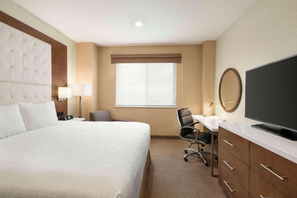 Wyndham Anaheim image 10