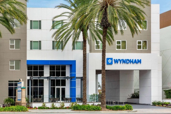 Wyndham Anaheim image 2